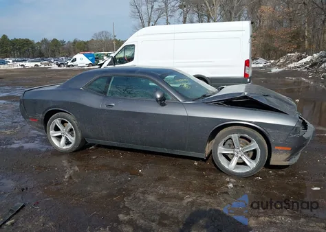 2016 Dodge Challenger Sxt z USA, uszkodzony, nr VIN 2C3CDZAGXGH330272
